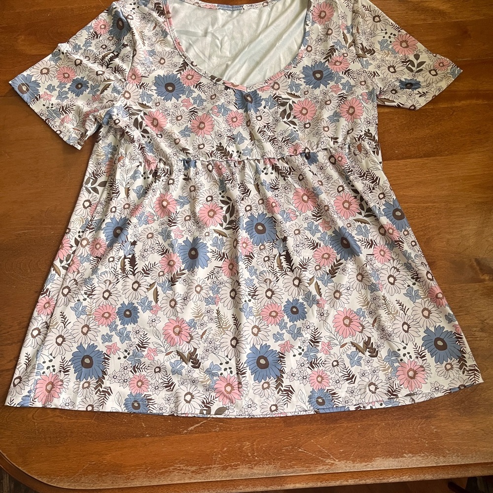 NWOT • Babydoll Floral Top